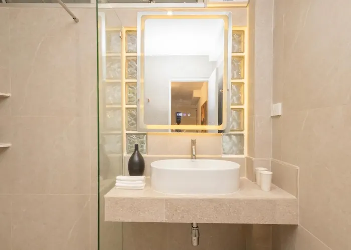 2 Bedrooms For 4 Guests With Terrace In The Heart Of Sathorn 방콕
