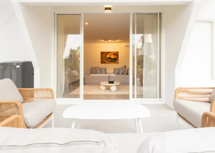 2 Bedrooms For 4 Guests With Terrace In The Heart Of Sathorn * 방콕