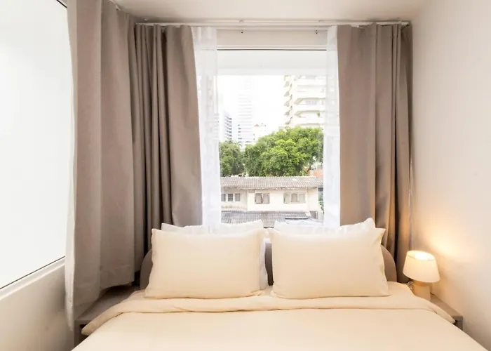 아파트 2 Bedrooms For 4 Guests With Terrace In The Heart Of Sathorn 방콕